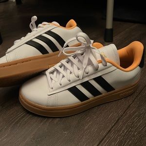 Women’s adidas grand court
